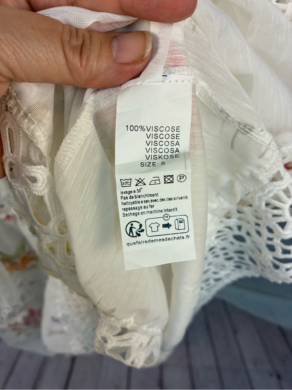 NWT Beautiful Floral Gauze and Lace Dress Flower Buttons S - Picture 9 of 13